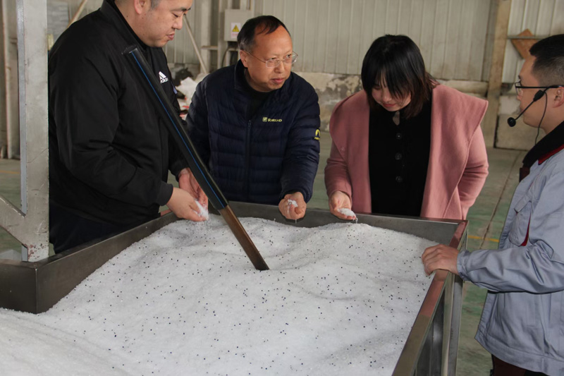 三門峽市陜州區(qū)水利局張局長(zhǎng)，自來水公司趙總經(jīng)理等人蒞臨陜西甘霖實(shí)業(yè)公司考察指導(dǎo)工作